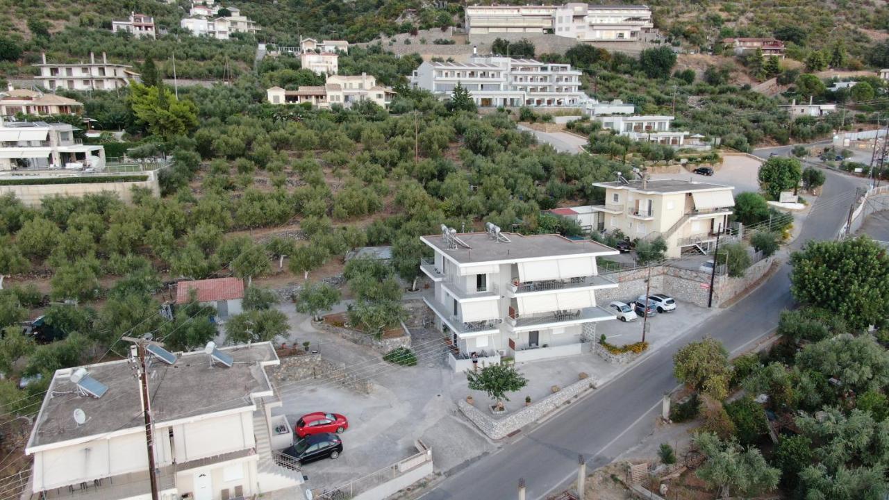 Blue Yard Apartments Kalamata Eksteriør billede